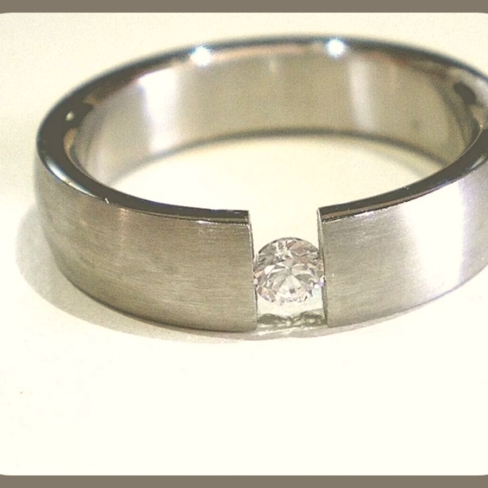 Men's Stainless Steel Ring with center stone-Size 9-EUC - Picture 1 of 6